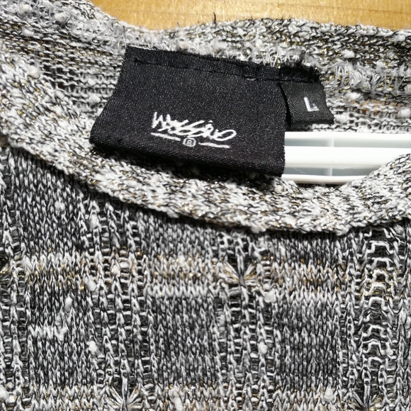 Top - Picture 3 of 3